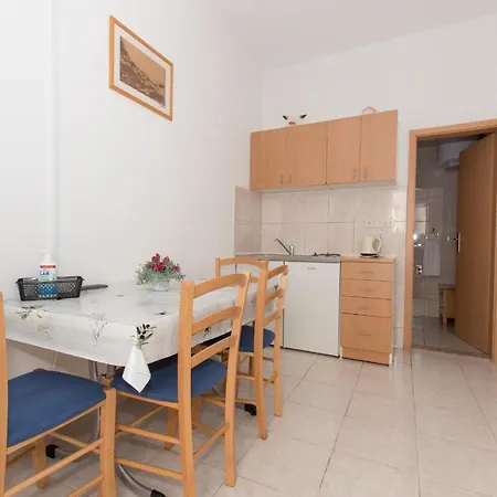 Central Beach - Exceptional Location Apartment